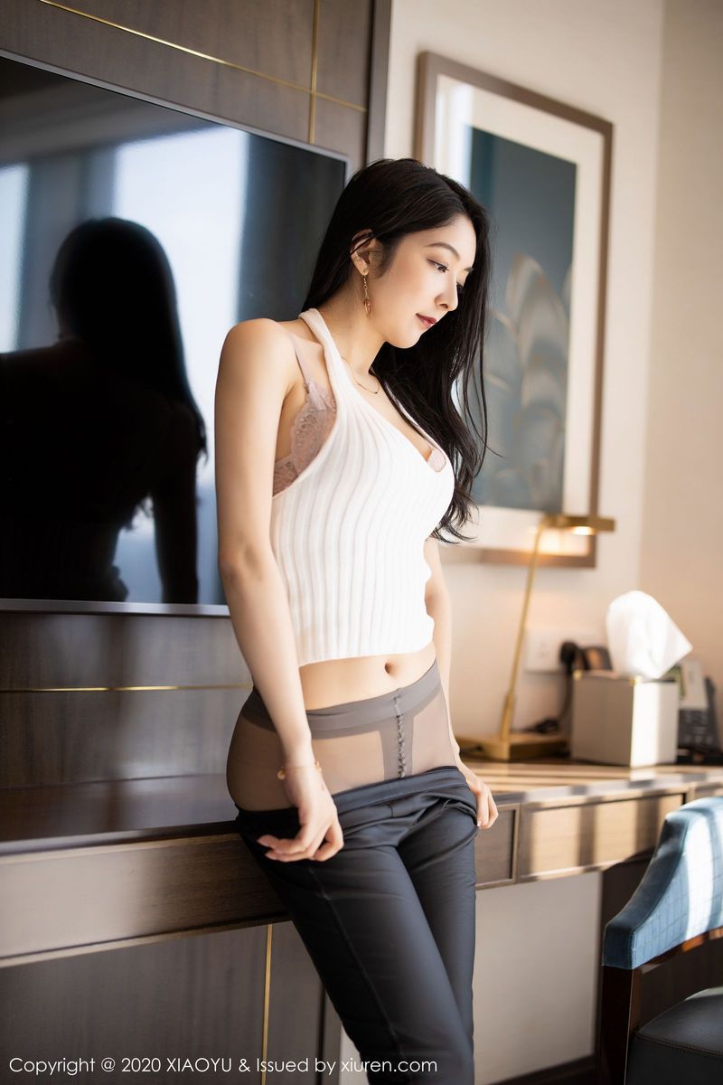 语画界性感女神Angela小热巴飒爽皮裤镂空内衣心愿旅拍