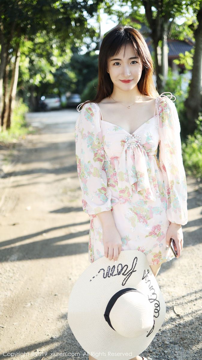 秀人网美女模特艺儿拿铁室外小清新主题系列泰国养眼旅拍