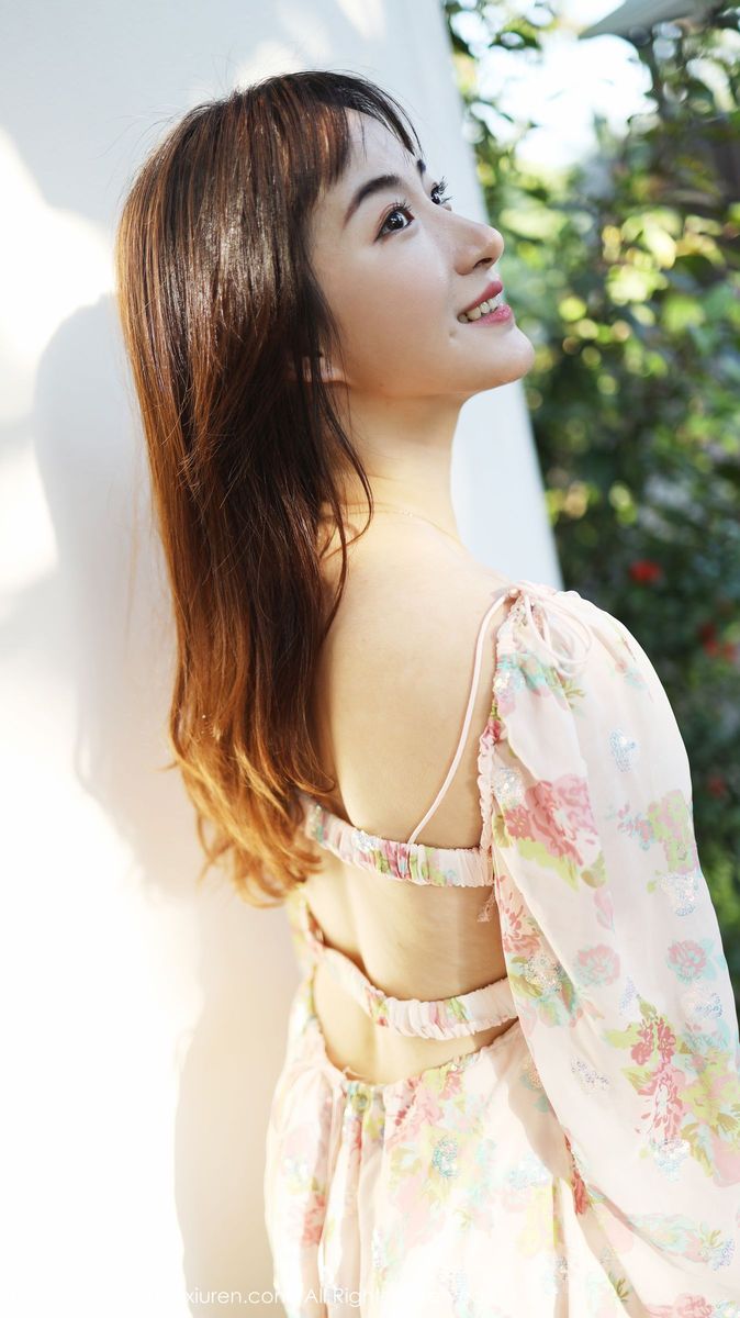 秀人网美女模特艺儿拿铁室外小清新主题系列泰国养眼旅拍