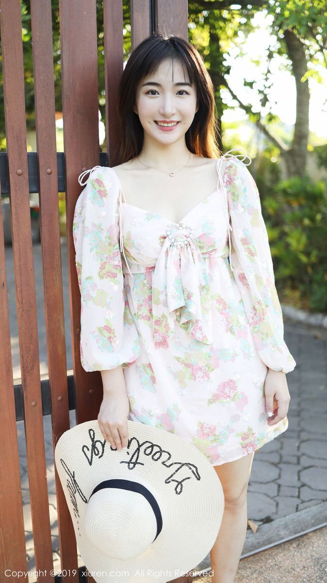 秀人网美女模特艺儿拿铁室外小清新主题系列泰国养眼旅拍