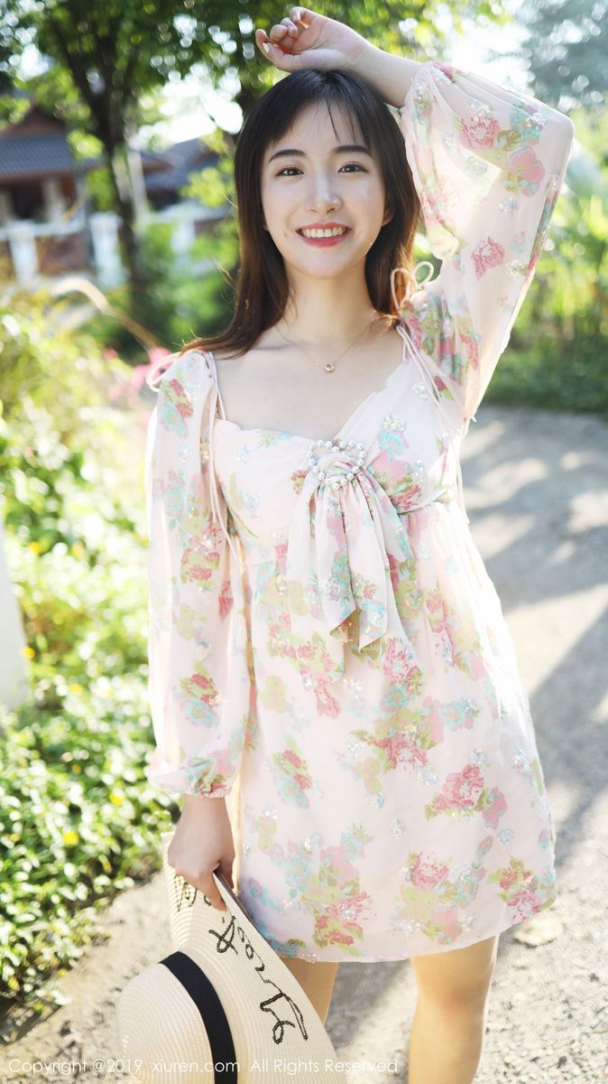 秀人网美女模特艺儿拿铁室外小清新主题系列泰国养眼旅拍