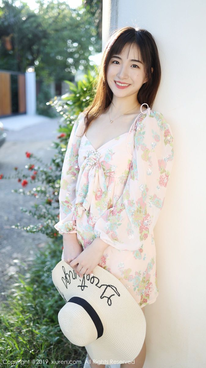 秀人网美女模特艺儿拿铁室外小清新主题系列泰国养眼旅拍