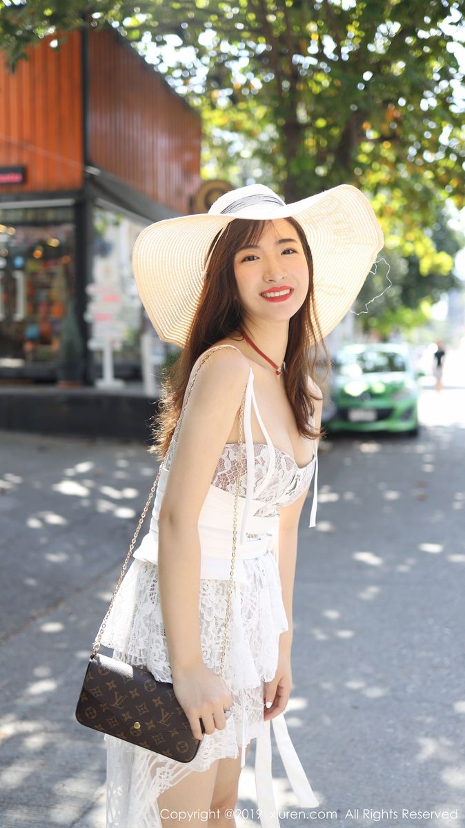 秀人网美女模特艺儿拿铁室外小清新主题系列泰国养眼旅拍