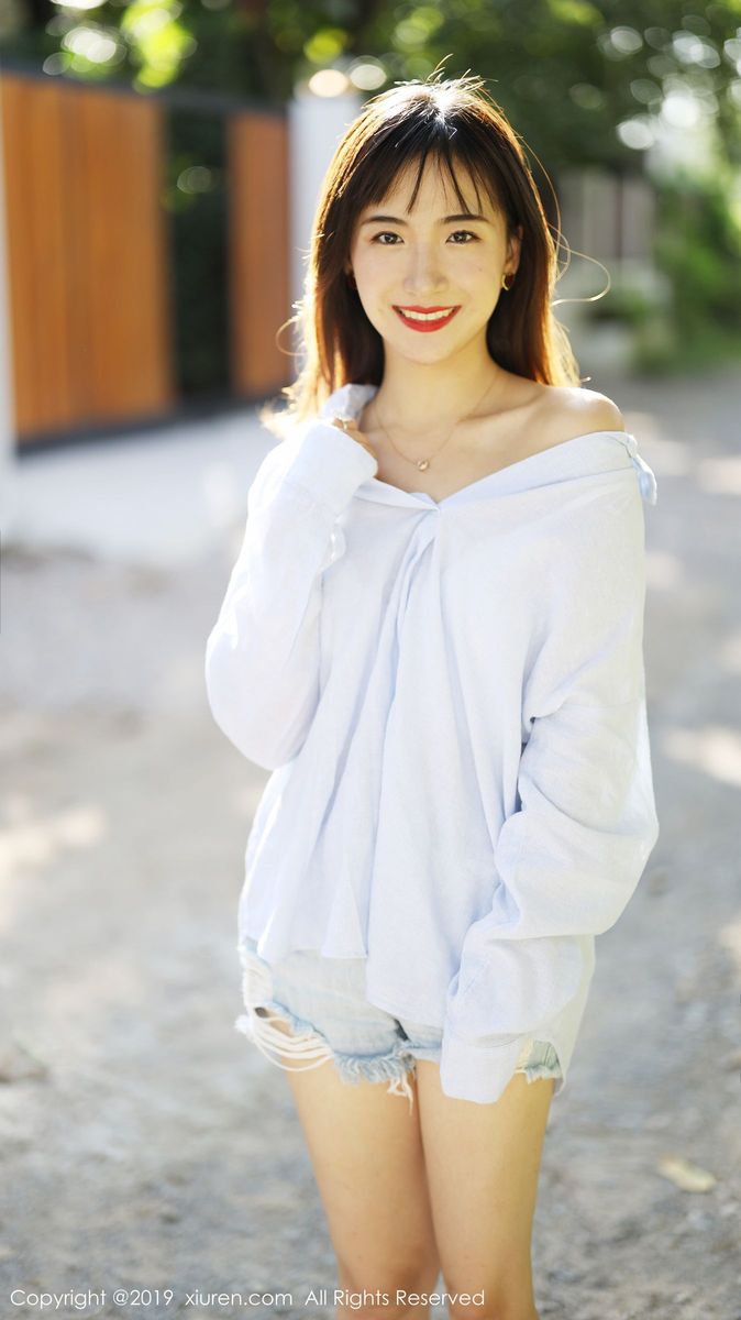 秀人网美女模特艺儿拿铁室外小清新主题系列泰国养眼旅拍