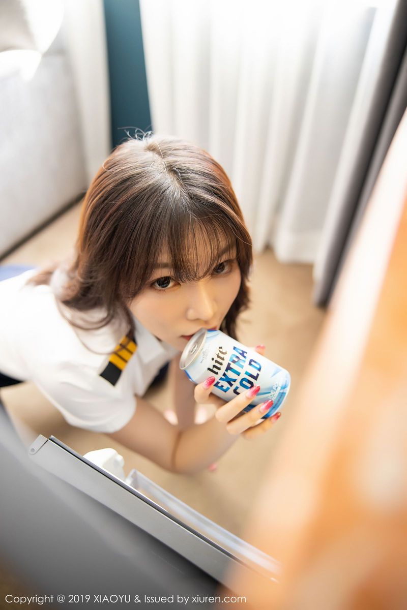 语画界性感女神芝芝Booty飒爽空乘装扮黑丝美腿济州岛旅拍