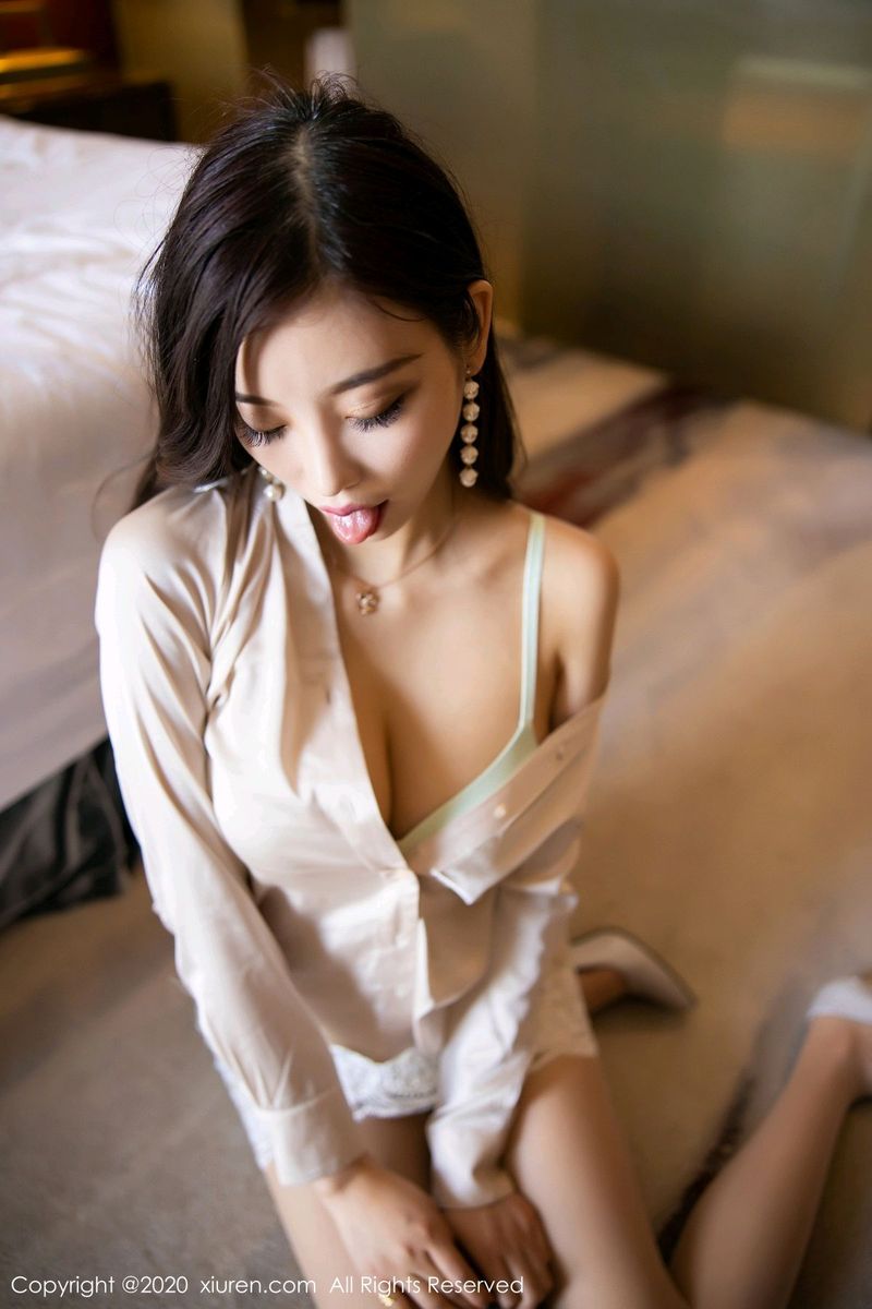 秀人网性感女神杨晨晨sugar丝袜美腿高跟鞋翘臀气质写真