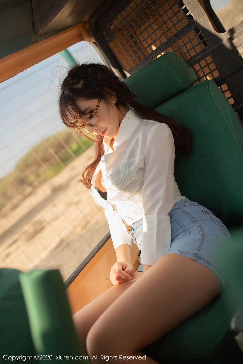 秀人网性感美女陶喜乐_lele双马尾热裤探险家系列东欧旅拍