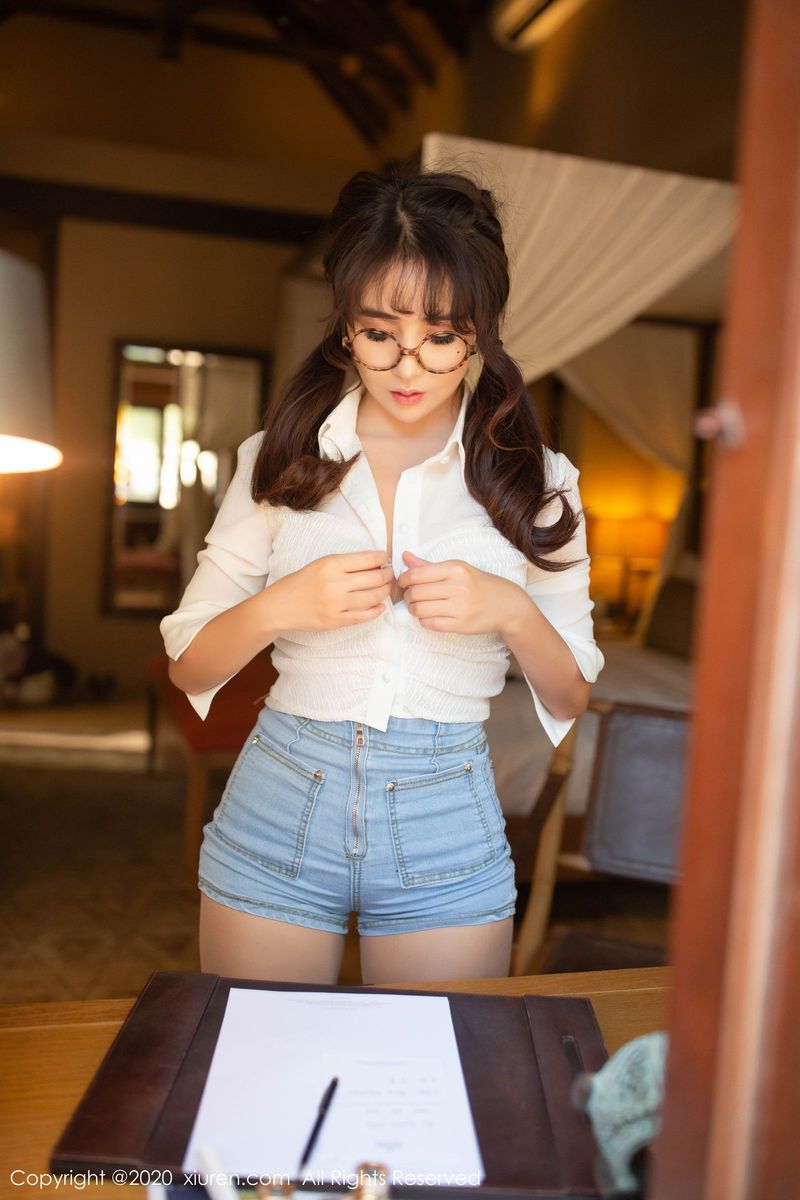 秀人网性感美女陶喜乐_lele双马尾热裤探险家系列东欧旅拍