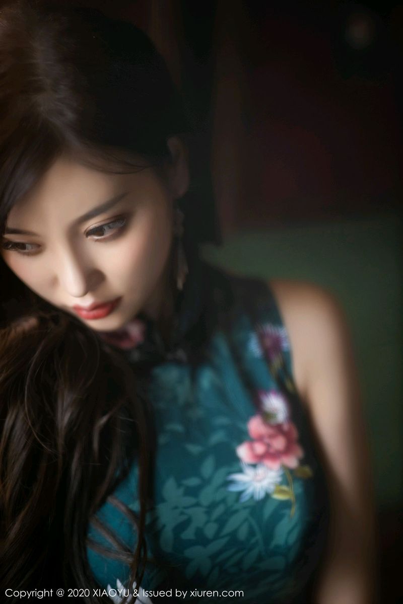 语画界性感女神杨晨晨sugar古典旗袍+高跟鞋系列周末大餐