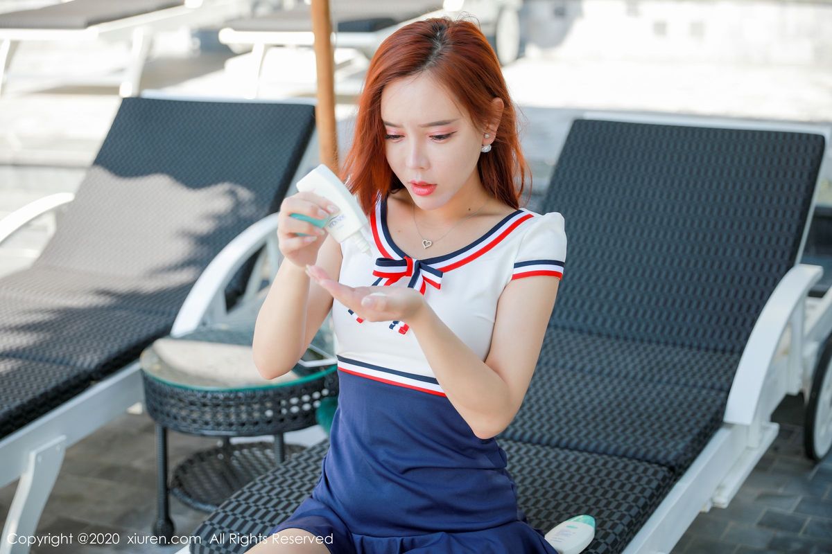 秀人网性感女神艾小青修长美腿制服诱惑越南富国岛旅拍
