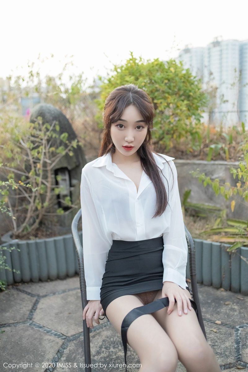 爱蜜社性感女神小九月白衬衫短裙秘书职业装&美足系列写真