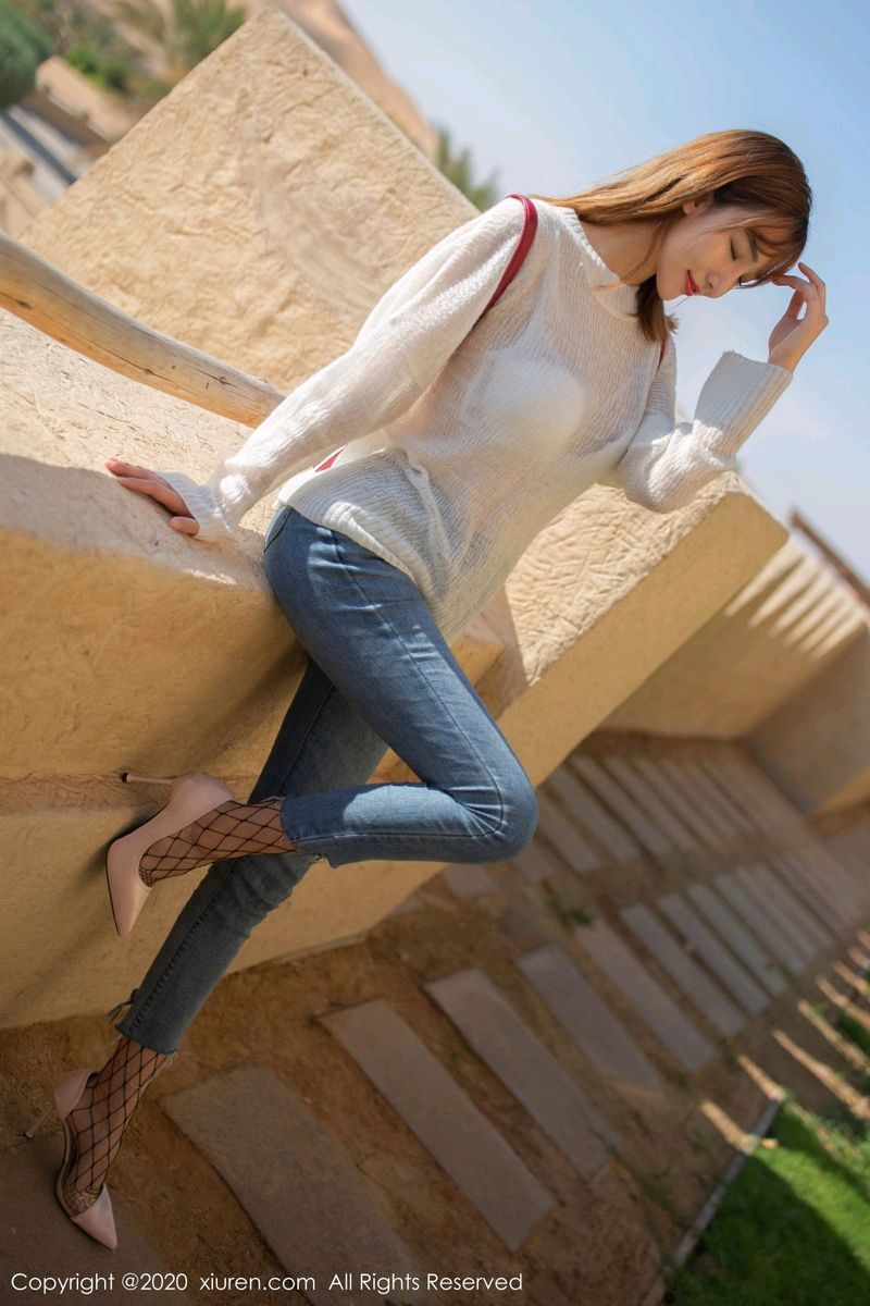 秀人网性感女神陆萱萱牛仔裤丝袜美腿内衣诱惑沙漠写真