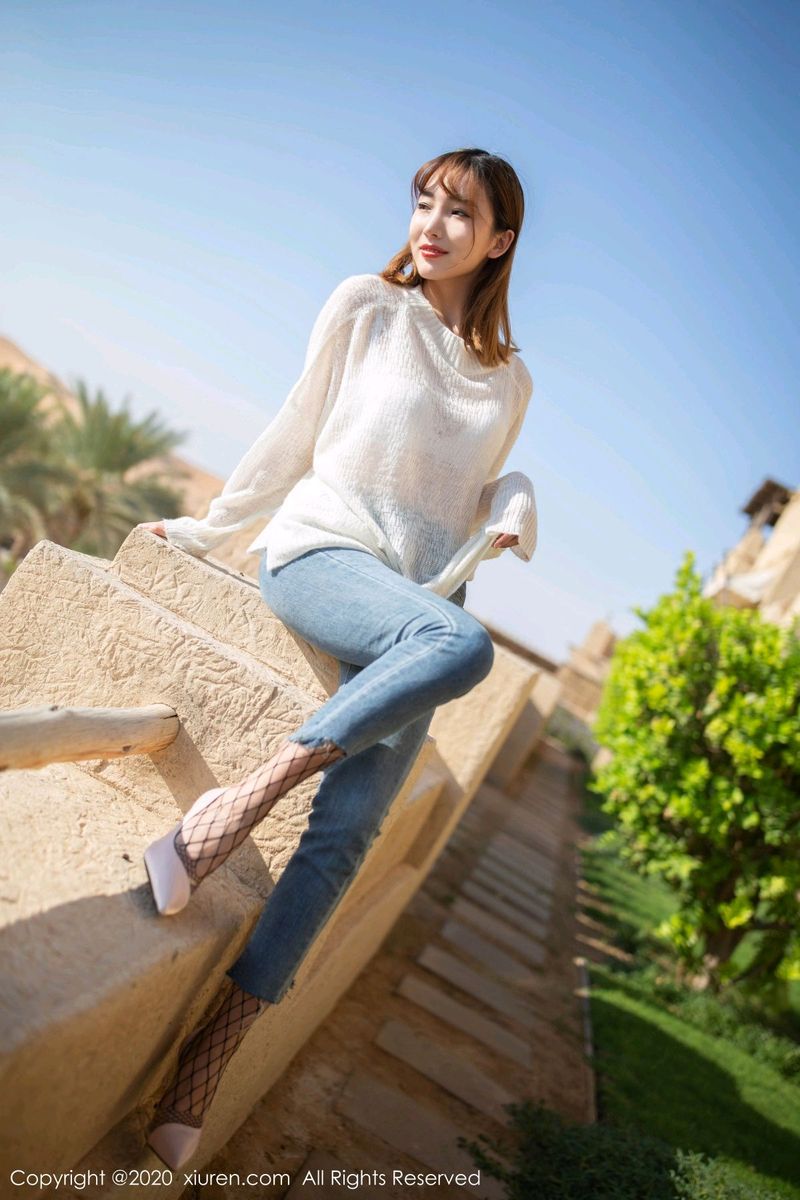 秀人网性感女神陆萱萱牛仔裤丝袜美腿内衣诱惑沙漠写真