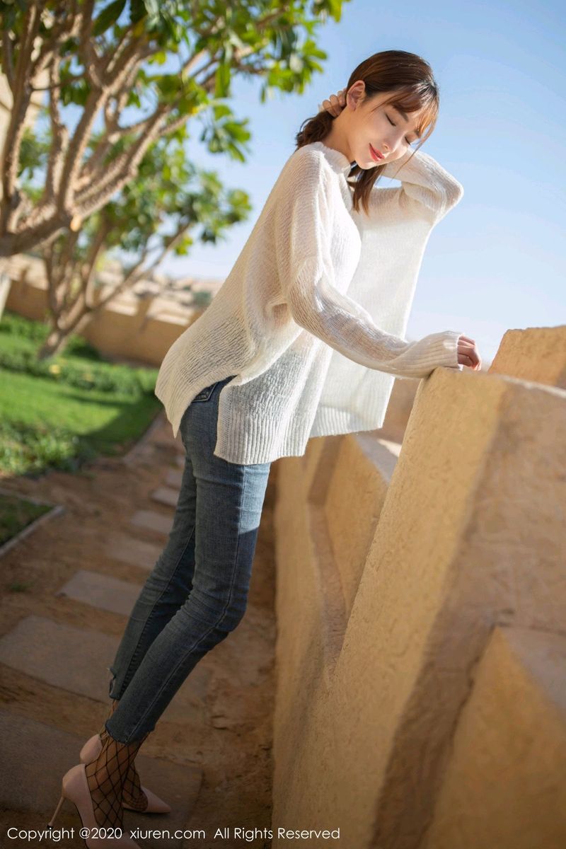 秀人网性感女神陆萱萱牛仔裤丝袜美腿内衣诱惑沙漠写真