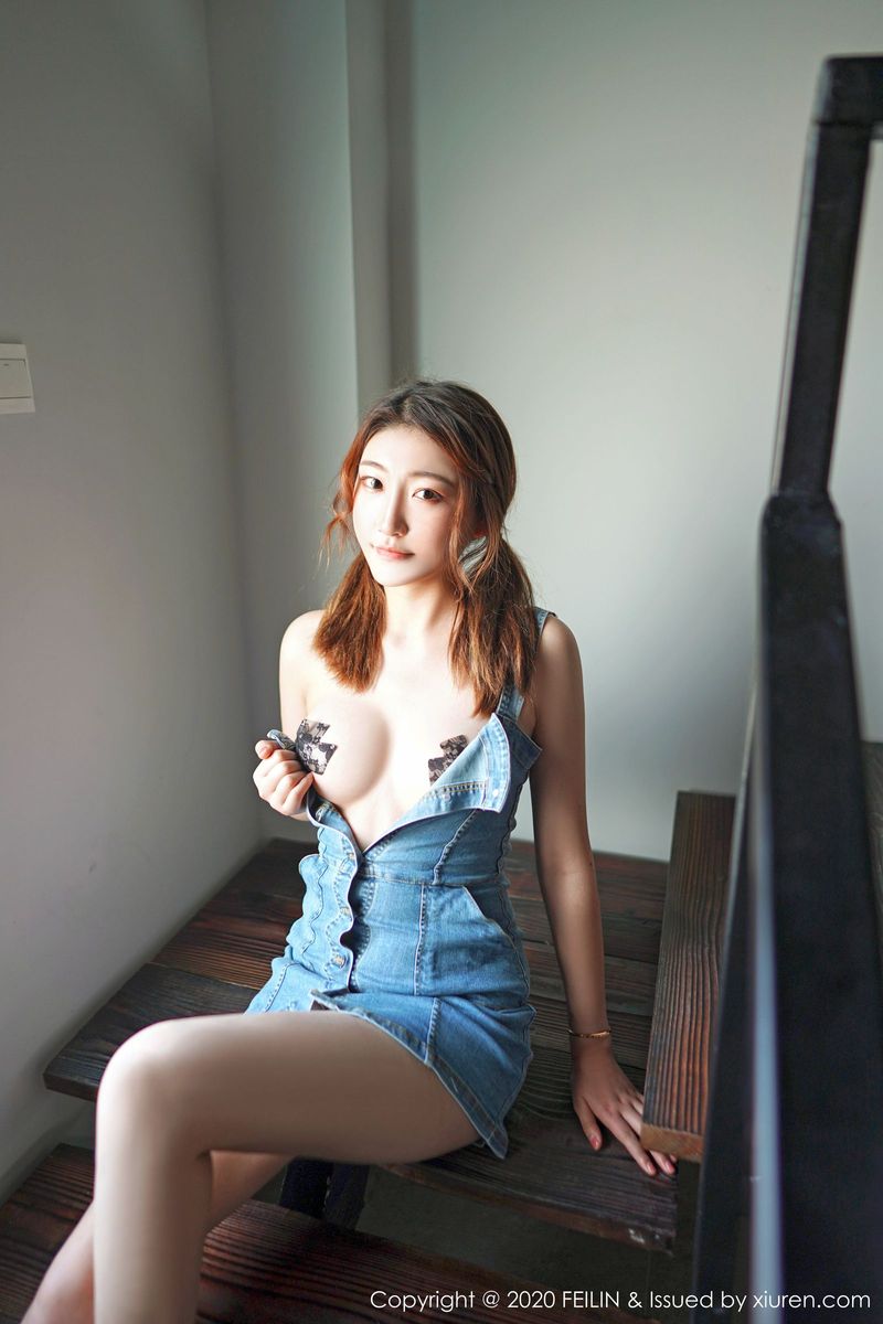 嗲囡囡新人嫩模小熊猫双马尾胶带遮胸丝袜美腿性感写真