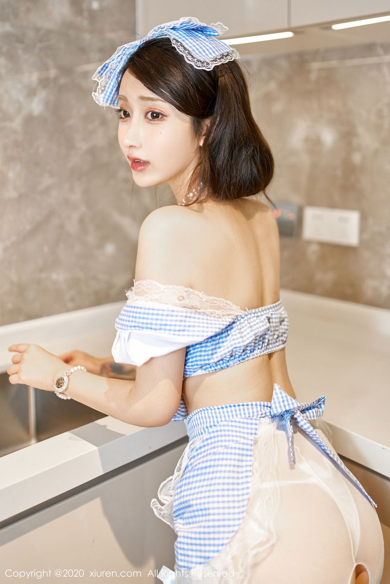 秀人网美女模特Betty林子欣蛋糕妹妹主题乖巧可人三亚旅拍