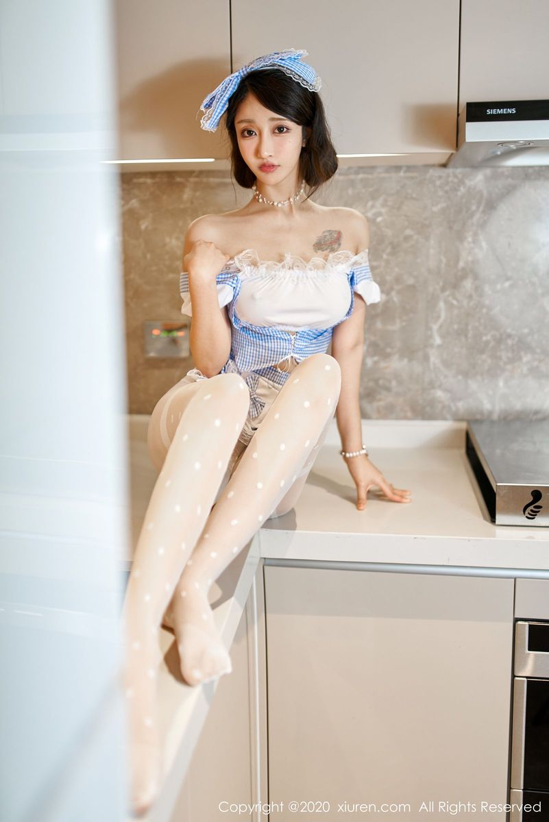 秀人网美女模特Betty林子欣蛋糕妹妹主题乖巧可人三亚旅拍