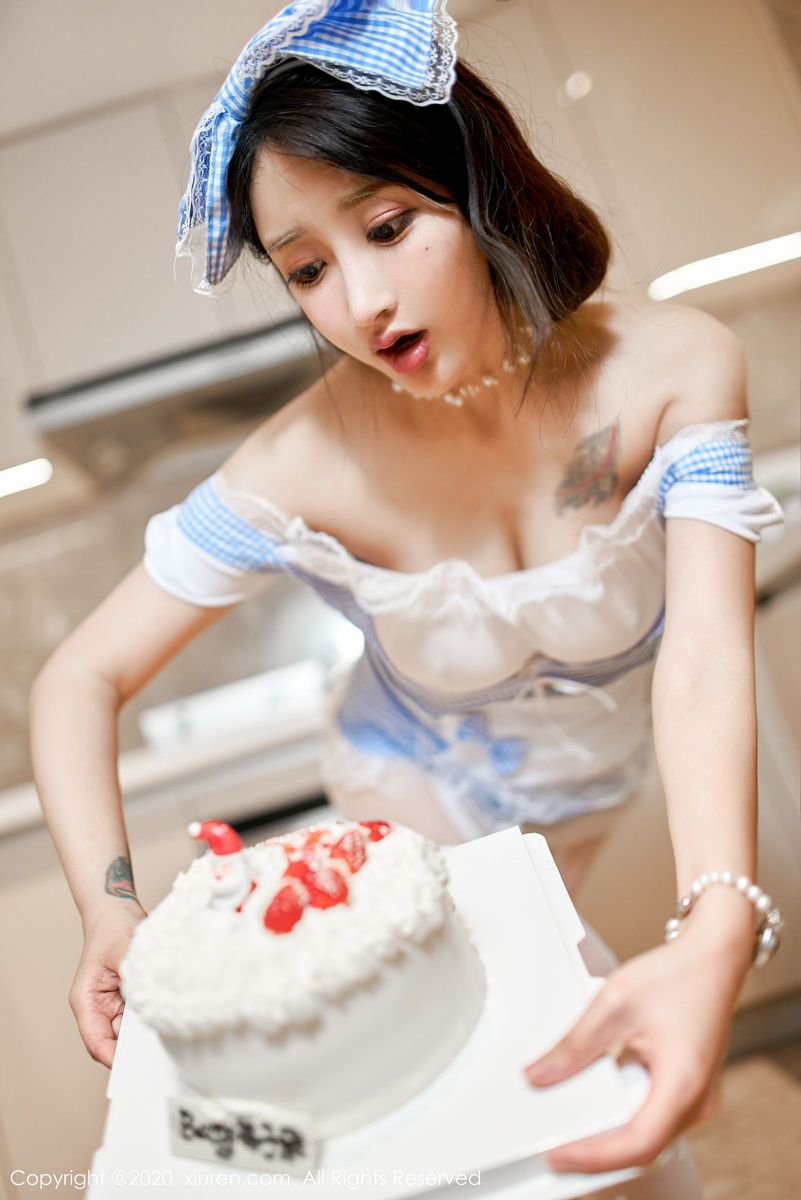 秀人网美女模特Betty林子欣蛋糕妹妹主题乖巧可人三亚旅拍