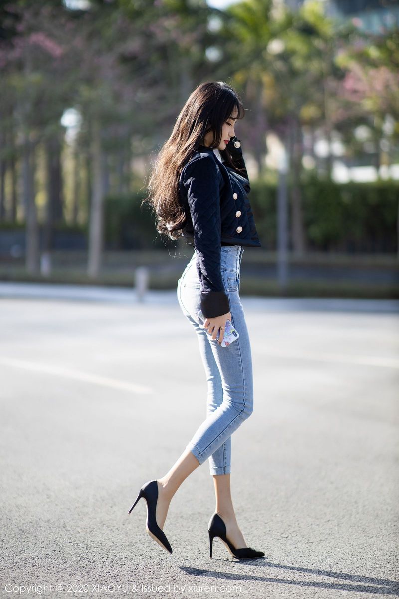 语画界美女模特Miko酱性感牛仔裤与内衣魅惑主题剧情写真