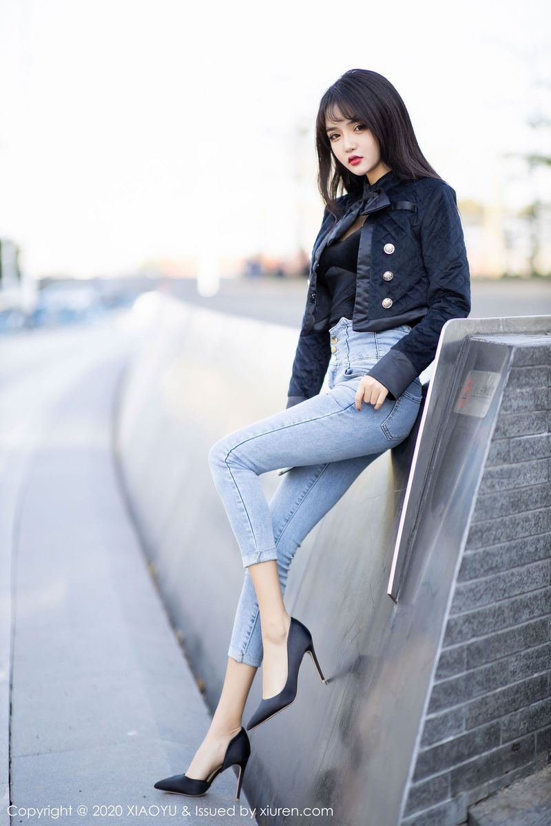 语画界美女模特Miko酱性感牛仔裤与内衣魅惑主题剧情写真