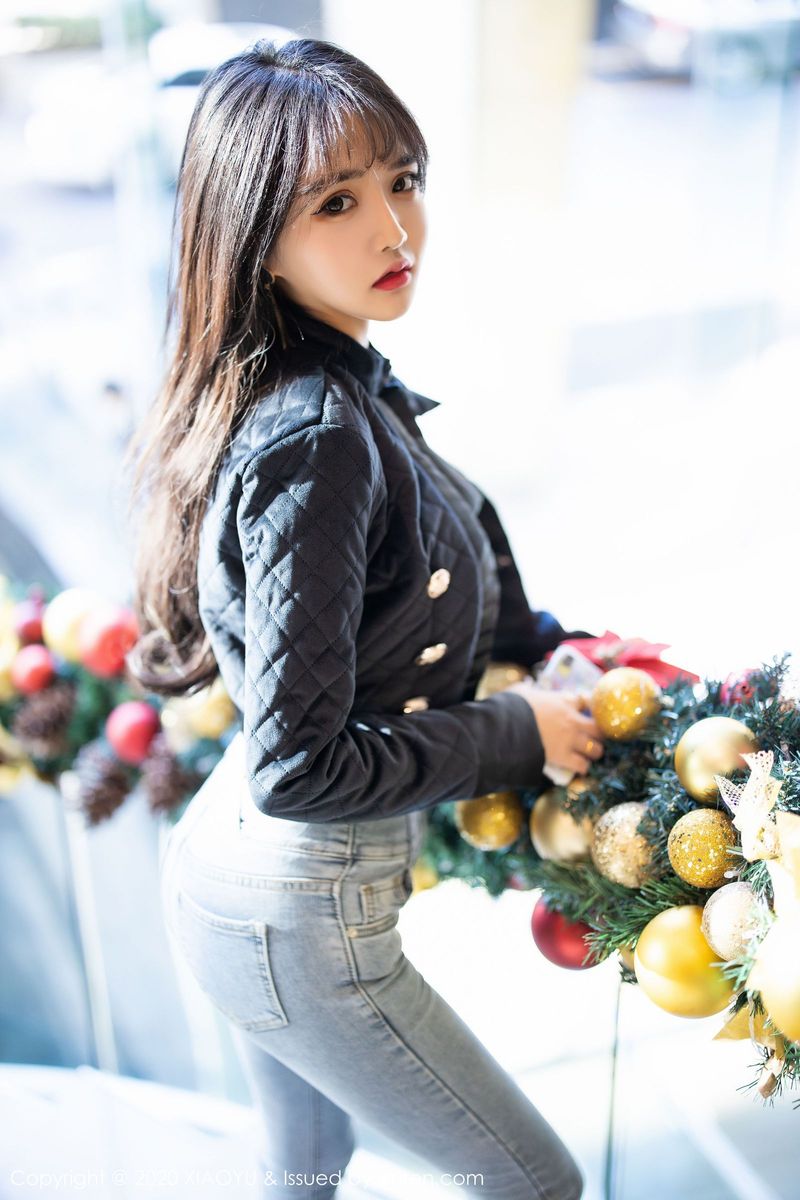 语画界美女模特Miko酱性感牛仔裤与内衣魅惑主题剧情写真