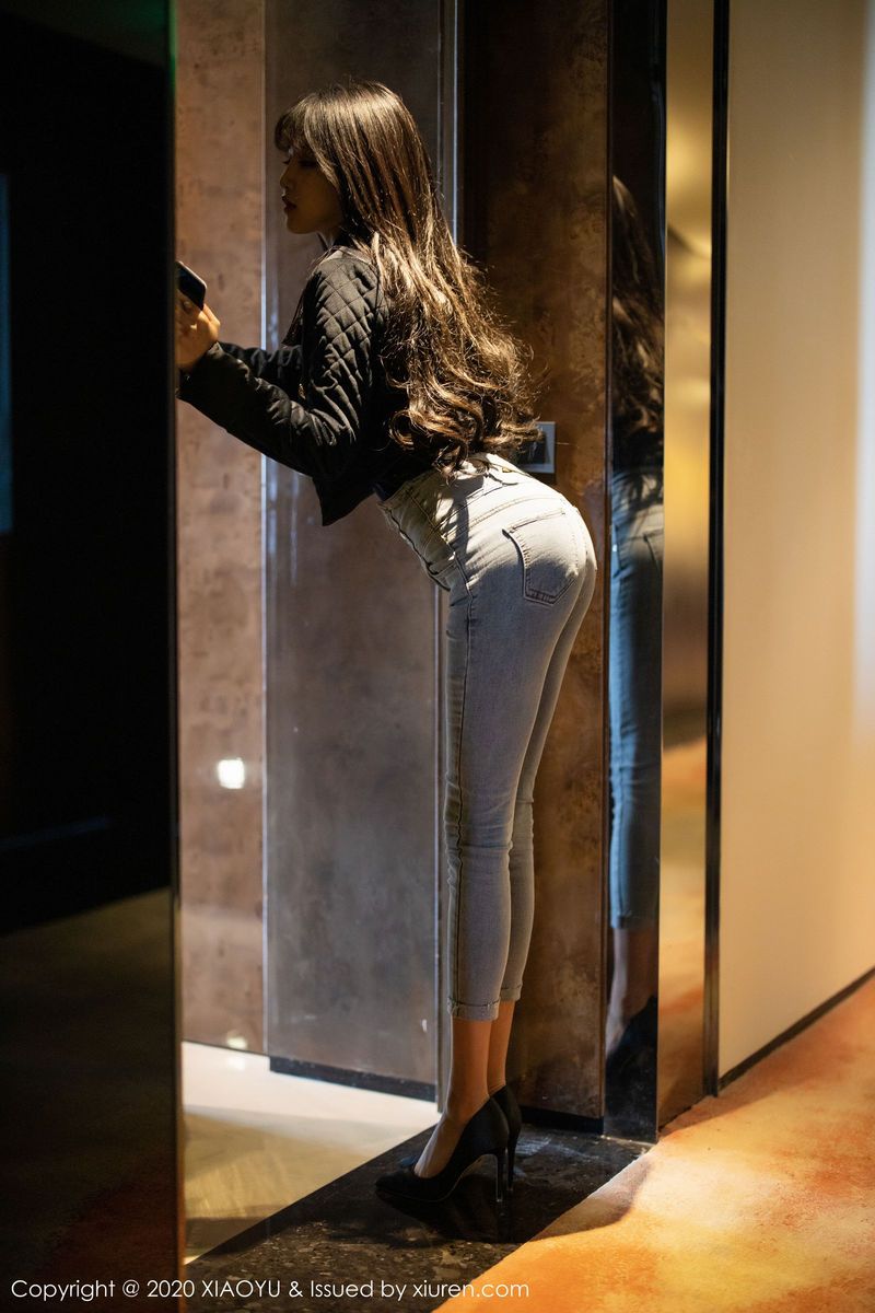 语画界美女模特Miko酱性感牛仔裤与内衣魅惑主题剧情写真