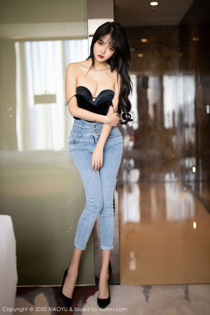 语画界美女模特Miko酱性感牛仔裤与内衣魅惑主题剧情写真