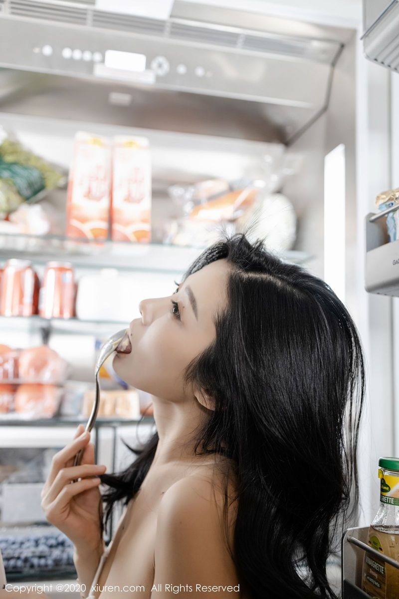 秀人网美女模特李凯诗luvian丝袜美腿居家女友系列性感写真