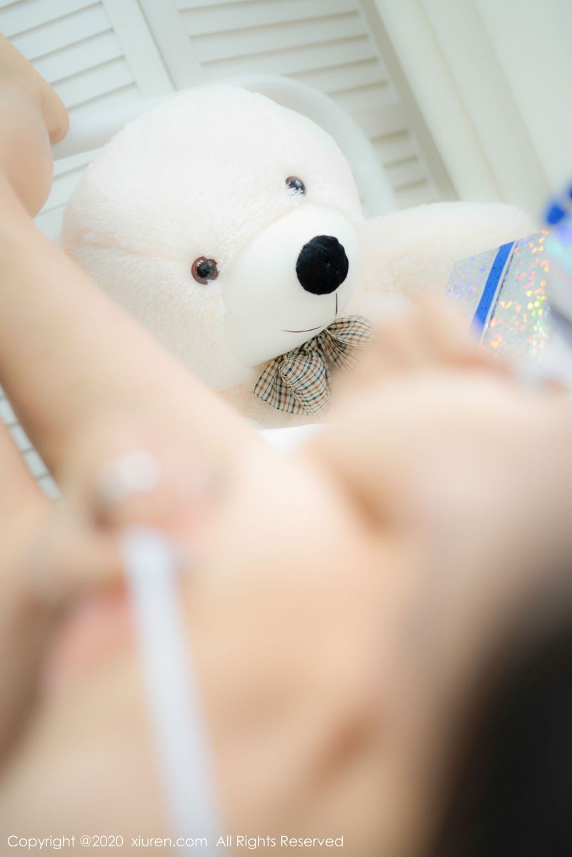 秀人网性感美女周井空波涛胸涌死库水新年礼盒唯美写真