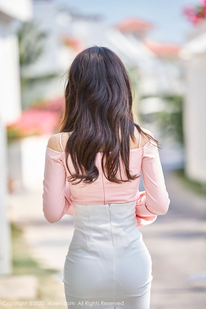 秀人网美女模特Betty林子欣开裆白裙白丝主题系列三亚旅拍