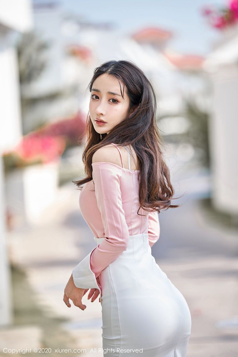 秀人网美女模特Betty林子欣开裆白裙白丝主题系列三亚旅拍