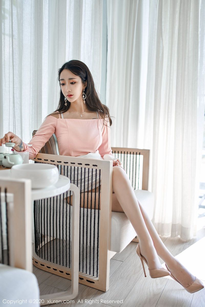 秀人网美女模特Betty林子欣开裆白裙白丝主题系列三亚旅拍