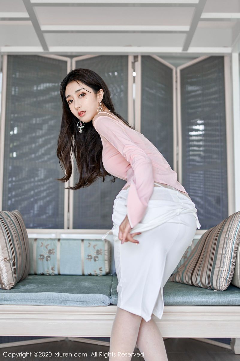 秀人网美女模特Betty林子欣开裆白裙白丝主题系列三亚旅拍