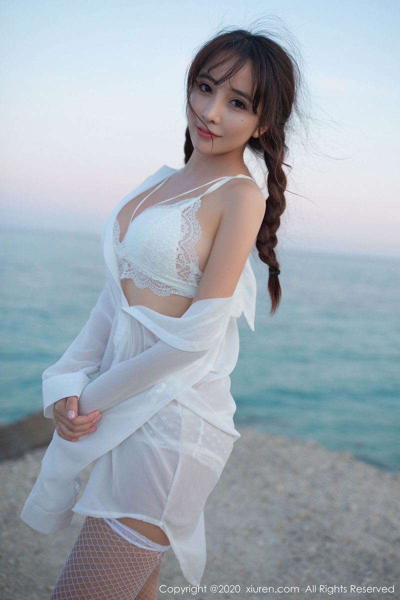 秀人网美女模特陶喜乐_lele沙滩白衬衫网袜外拍系列东欧旅拍