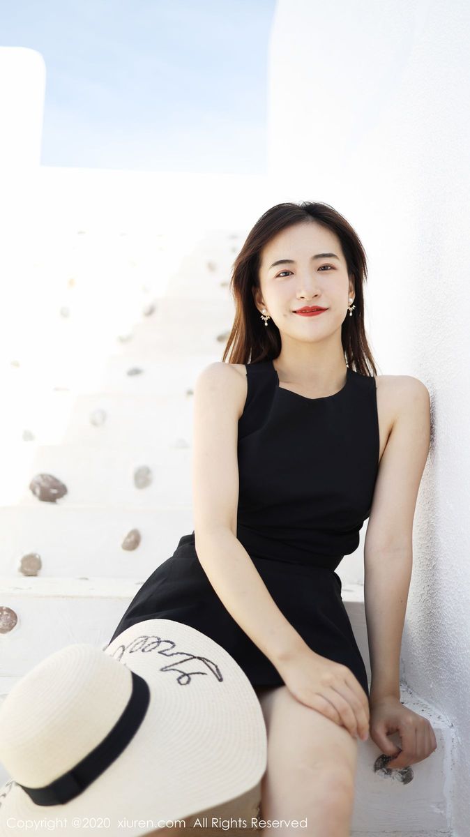 秀人网清新美女艺儿拿铁修长美腿牛仔热裤户外清凉写真