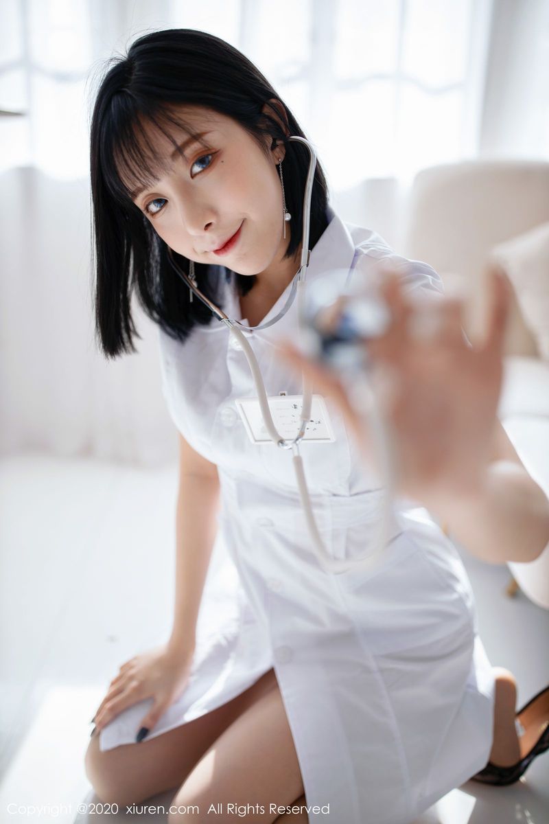 秀人网性感女神陈小喵丝袜美腿白衣小护士无内高跟鞋写真