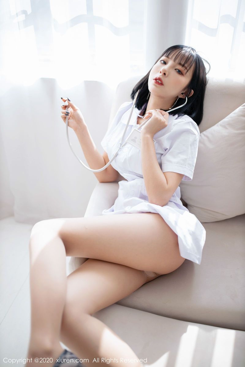 秀人网性感女神陈小喵丝袜美腿白衣小护士无内高跟鞋写真