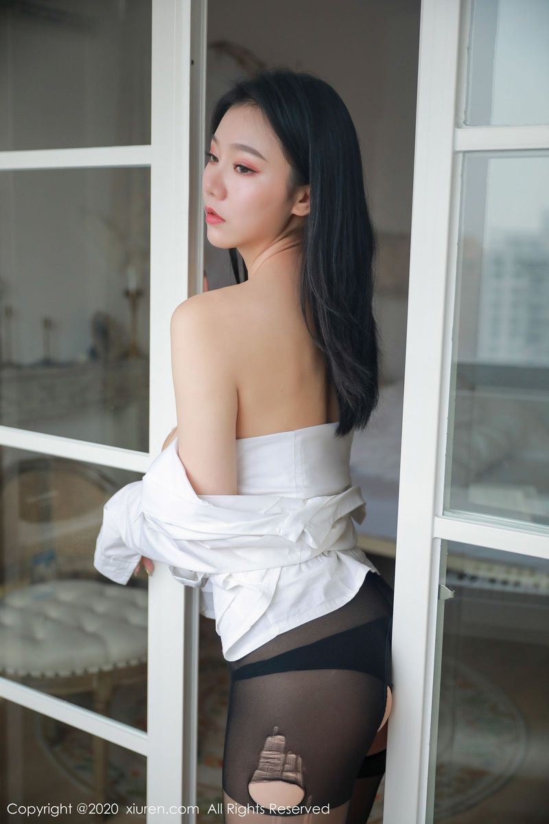 秀人网美女模特YUNDUOER_开档黑丝情趣制服白衬衣诱人写真
