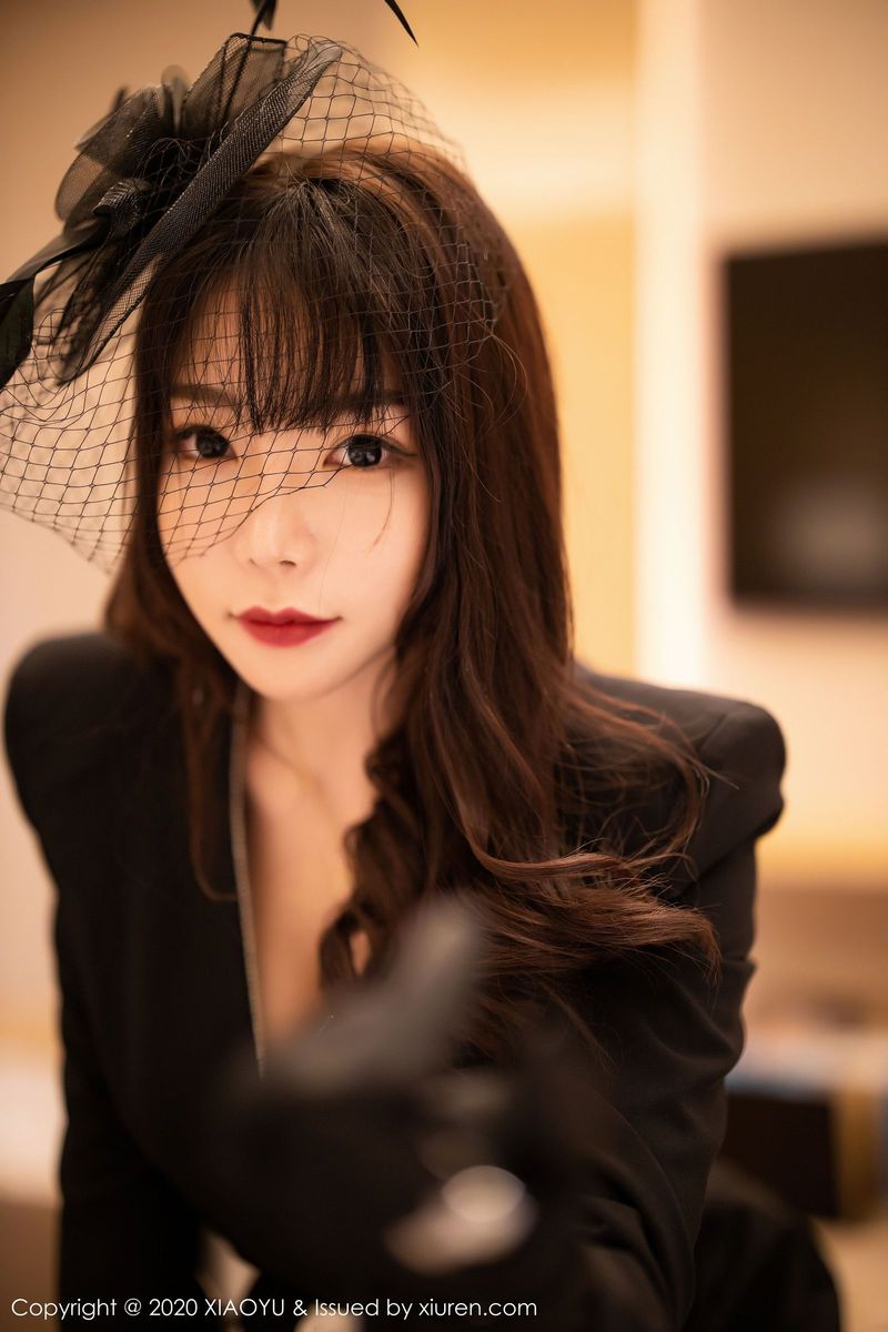 语画界性感女神芝芝Booty典雅制服与魅惑网袜系列澳门旅拍