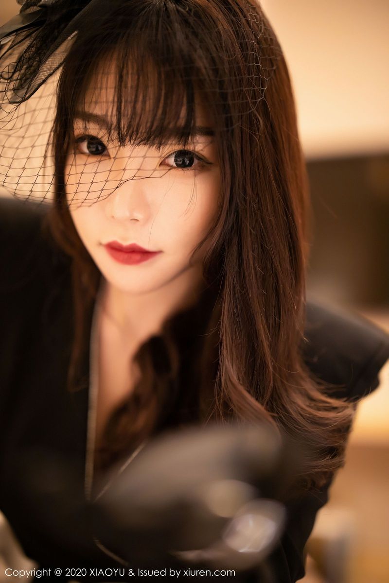 语画界性感女神芝芝Booty典雅制服与魅惑网袜系列澳门旅拍