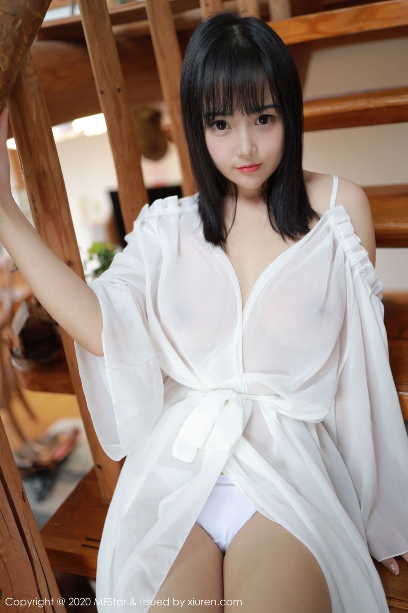 模范学院性感女神徐微微mia童颜巨乳薄透系列日本绝佳旅拍