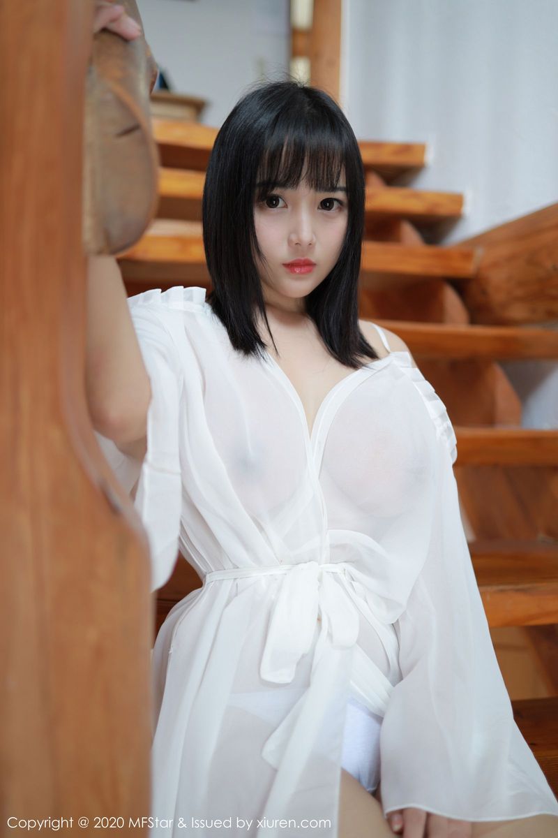 模范学院性感女神徐微微mia童颜巨乳薄透系列日本绝佳旅拍