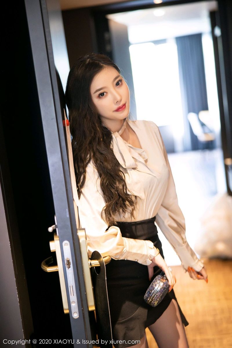 语画界性感女神杨晨晨sugar丝袜美腿镂空内衣济州岛足量旅拍