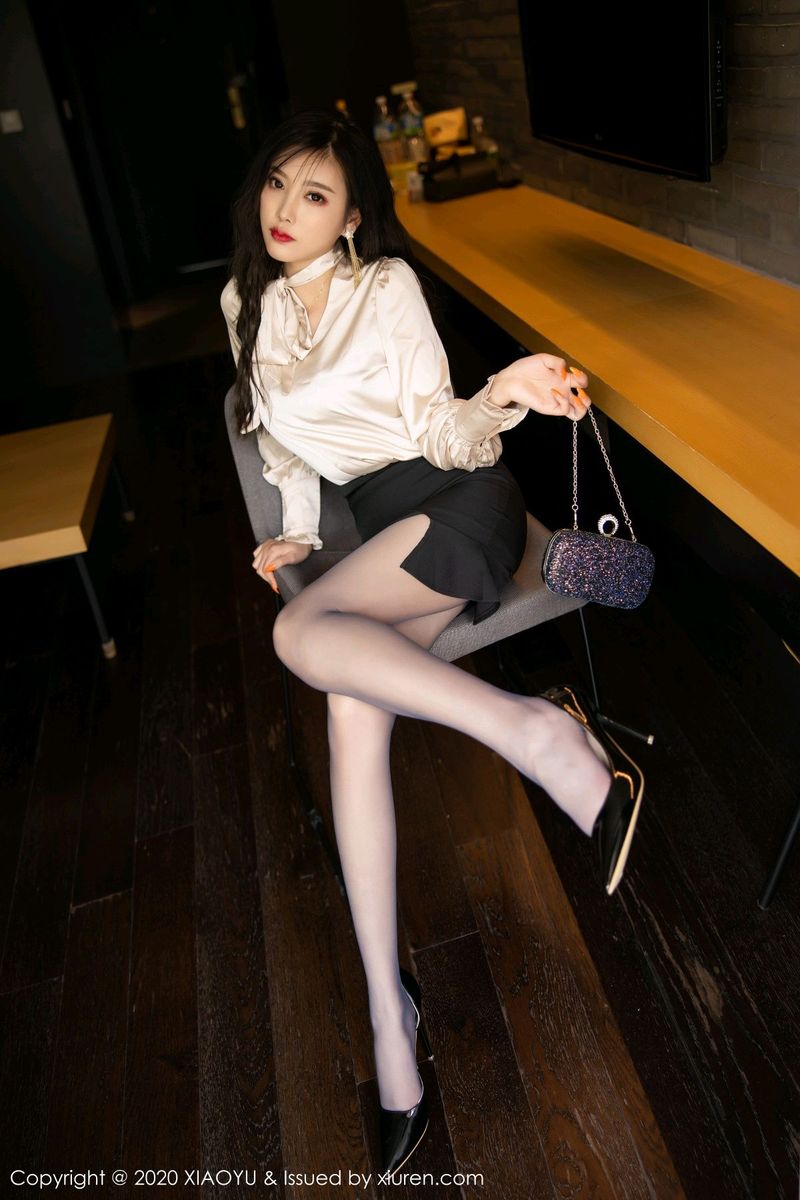 语画界性感女神杨晨晨sugar丝袜美腿镂空内衣济州岛足量旅拍