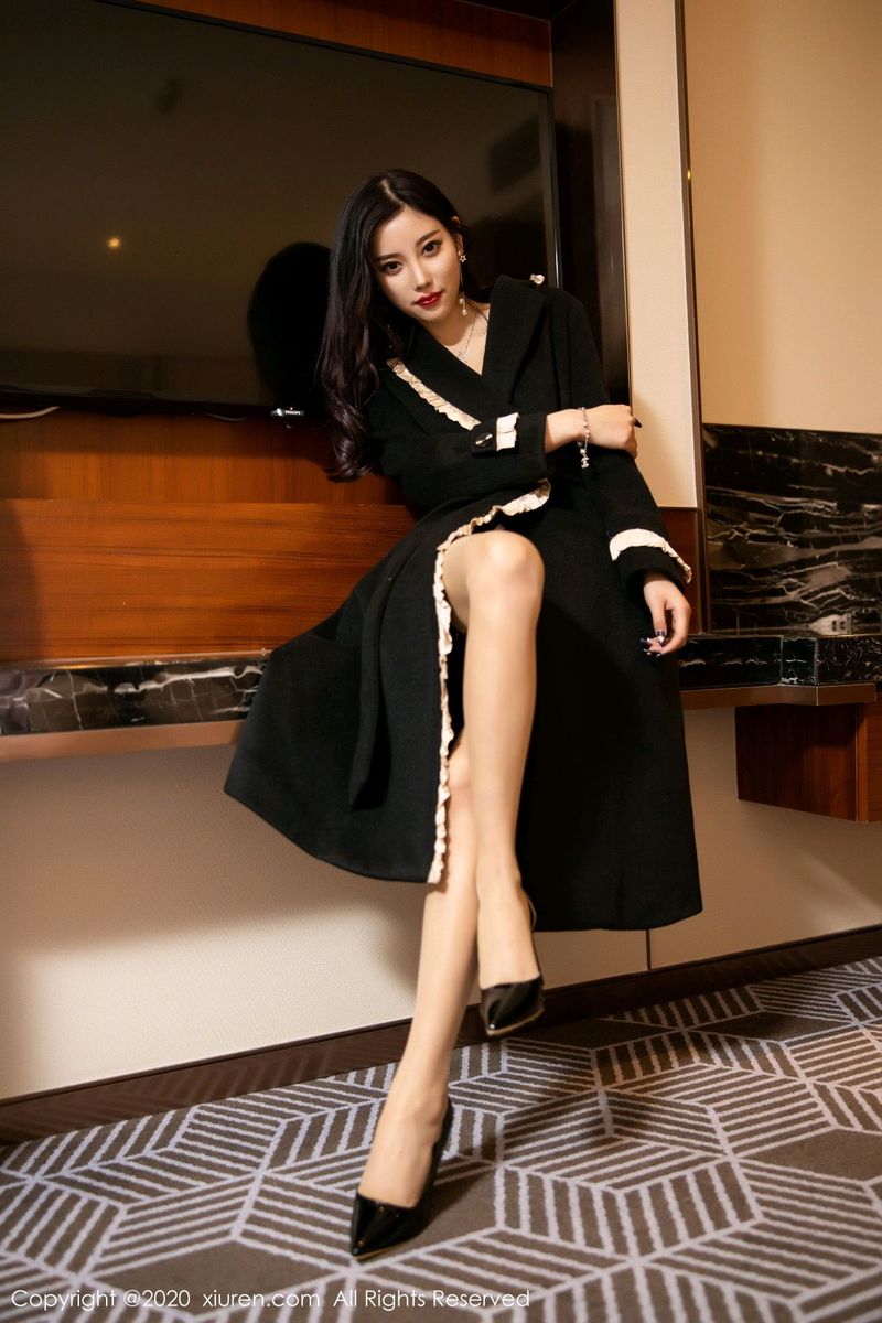 秀人网性感女神杨晨晨sugar丝袜美腿极致穿透私房魅惑写真