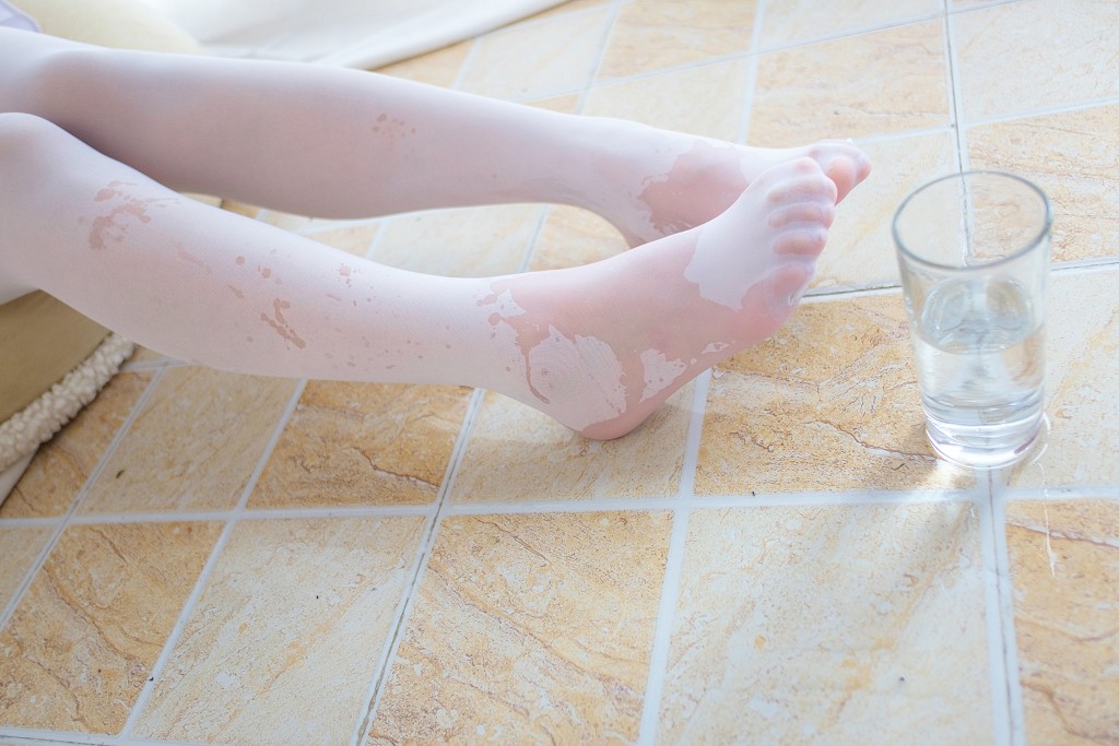 《水嫩嫩的白丝美足》 [森萝财团] R15-006 写真集[71P]