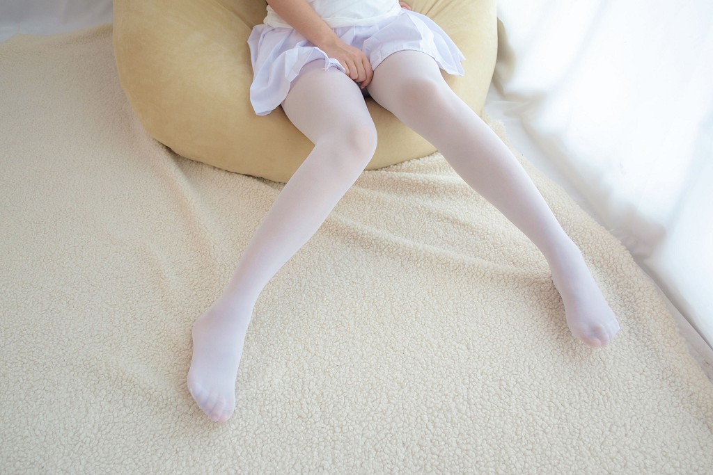 《水嫩嫩的白丝美足》 [森萝财团] R15-006 写真集[71P]