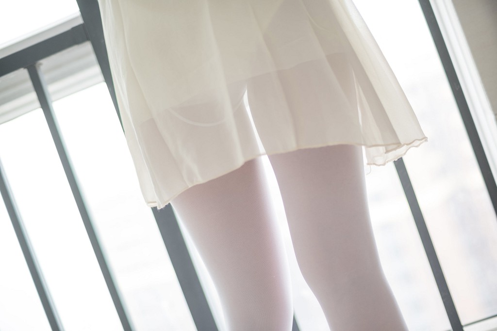 《窗台上的薄纱少女》 [森萝财团] R15-007 写真集[83P]