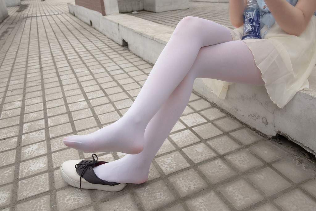 《窗台上的薄纱少女》 [森萝财团] R15-007 写真集[83P]