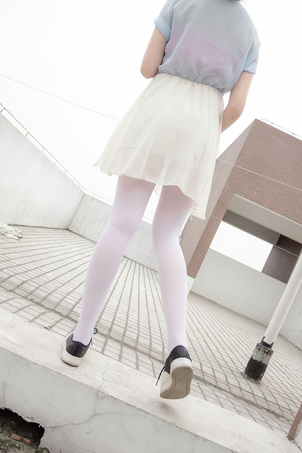 《窗台上的薄纱少女》 [森萝财团] R15-007 写真集[83P]